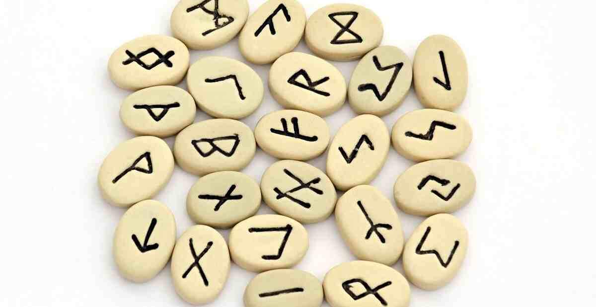 meaning-and-purpose-of-scandinavian-runes-and-amulets